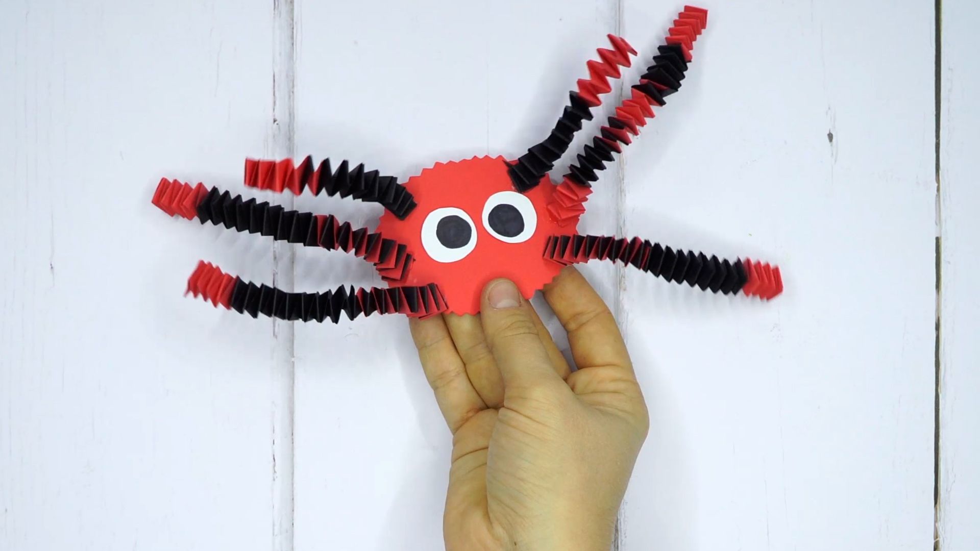 TheDADLab Папина лаборатория Делаем паучка из бумаги: Легкие поделки с детьми смотреть онлайн